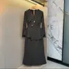 Primavera e Outono de 2026 Tamanho Grande Elegante Design de Gola Ampla Estiloso e Requintado Moda Europeia Versátil Emagrecedor Conjunto de Duas Peças