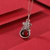 Yilu prata S999 puro sangue âmbar vintage angustiado Dragão Deus da Riqueza fu personagem pingente de superfície do ovo Estilo chinês pingente de prata personalizado