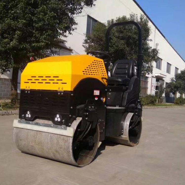 座驾式压路机 (1)