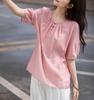 2025 Verano Sentido del Diseño Decoración de Perlas Cuello Redondo Botón Gota de Agua Camisa Elegante de Manga Corta Top para Mujer Camiseta