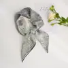 Pañuelo de Seda Estilo Delgado de Verano Protección para el Cuello Bufanda Cuadrada Pequeña para Mujer 2026 Modelo Nuevo Pañuelo de Gasa Tacto de Alta Gama Protección Solar para el Cuello Verano