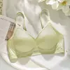 5527 Popular Jelly Seda Aceitosa Brillante Sin Costuras Lencería Pecho Pequeño Levanta Busto Sujetador Push-Up para Mujer Sin Aros