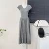 Vestido Longo de Malha com Decote em V em Seda Gelada Coreano com Mangas Curtas Leves, Moderno e Simples, Acinturado, Emagrecimento, Casual, Versátil e Elegante
