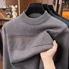 Nuevo suéter de punto para hombre con cuello redondo, otoño e invierno, suéter de punto a rayas con bloques de color cálido para papá