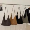 Bolsa Tote Retrô de Grande Capacidade para Mulheres 2025 Inverno Nova Bolsa de Ombro Único Transversal Simples e Estilo Ocidental de Alta Qualidade