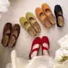 Sapatos femininos versáteis de salto médio, sapatos femininos da moda, estilo gentil francês, sapatos Mary Jane de salto baixo com tira de fivela, novo modelo de verão 2026