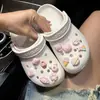 Zapatos de Cueva de Color Mágico de Dibujos Animados Accesorios Flor de Zapato Hebilla Decorativa cruzada Accesorios Hebilla de Zapato diy Hebilla de Zapato de Oso Conejo Color Mágico