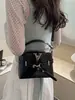Bolsa de Mano de Estilo Lujo Ligero Nuevo Verano 2026 Bolso Cruzado de Moda Bolso Versátil con Acabado de Alta Gama Bolso Simple al por Mayor para Mujer