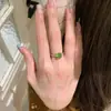 Anillo Cuadrado de Azúcar de Diamante Verde Oliva de Lujo Ligero Vintage Francés de Alta Calidad con Anillo de Moda Simple Exquisito Apilado Elegante Antiguo