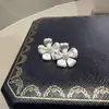 Brincos de Pérola Camélia com Pino de Prata S925 para Mulheres 2025 Novo Design Popular Brincos Simples de Alta Qualidade Joias