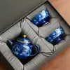 "Dança da Borboleta Floral" conjunto de chá de cerâmica em azul, uma chaleira e duas xícaras, prático e requintado, adequado como presente de casamento ou presente