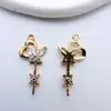Color Dorado Real Electrochapado Conserva el Color Castillo Hada Varita Cobre Incrustado Zirconia Colgante Material para Collar Pulsera de Cuentas Hecho a Mano DIY