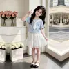 Conjunto de Duas Peças: Blusa de Manga Curta Estilo Academia de Verão para Meninas com Amarração, Saia Curta Fresca, Saia Doce com Acabamento em Renda