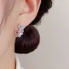 Pendientes pequeños de pétalo de circón exquisitos coreanos y japoneses, elegantes, de lujo ligero, sencillos, compactos, versátiles, de alta gama, pendientes súper brillantes al por mayor