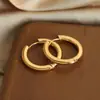 Japonês e Coreano novo simples personalizado nicho design moda anel liso aço titânio banhado a ouro 18K todos os jogos brincos joia redonda