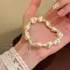 Pulseira de Pérolas Prateada Multicamadas Estilo Coreano com Toque de Luxo Leve, Senso de Elegância, Fashion e Versátil, Design de Nicho, Acessório de Alta Qualidade