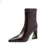 Botas de salto alto elegantes e simples da moda 8,5 cm 2026 outono e inverno novas bico fino salto grosso zíper lateral botas curtas