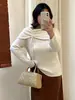 Elegante blusa de tricô ombro a ombro, plus size, para o outono de 2026, projetada para um visual slim e elegante, perfeita como peça básica estilo francês.. 25178