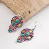 Os novos brincos longos com pingente de turquesa da Heming Jewelry são brincos de estilo étnico com um design único e apelo versátil