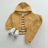Colección de otoño nueva hecha a medida: Ropa de estilo coreano para niños y bebés, incluyendo sudaderas con cremallera, sudaderas con capucha y pantalones largos para niños y niñas.