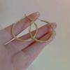 Aretes de Círculo Elegantes Retro para Mujer Ins Lujo Accesible de Alta Gama Aretes Personalizados Diseño Nicho Joyería para la Oreja Venta al por Mayor