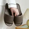 Zapatillas de hotel plegables populares para mujer, zapatillas plegables para el hogar, zapatillas de baño para viajar con una sensación cómoda, zapatillas ligeras para el baño para hombre