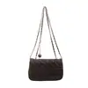 Bolsa de ombro com design retrô de nicho, bolsa quadrada pequena com corrente da moda para o verão de 2026, bolsa casual estilosa e moderna para debaixo do braço