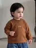 Chaqueta de algodón estilo nuevo de invierno, moderna y elegante, jeans forrados de polar para niños, top liso para niños, conjunto de tres piezas supergenial