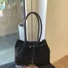Bolso de Mano Retro de Ante para Mujer 2025 Nuevo Bolso de Hombro de Gran Capacidad para Viajes de Negocios Bolso de Mano Versátil de Alta Gama