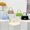 Nova Bolsa de Ombro Feminina Estilo Coreano, Bolsa de Axila com Design Personalizado, Bolsa Satchel Quadrada Pequena de Couro PU de Nicho Feminino de Alta Qualidade