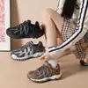 Estilo Coreano Novo Estampa de Leopardo Tênis Pai Mulher 2026 Outono Estudante Esportes Tênis de Corrida Sapatos Casuais Sola Grossa LDK0023