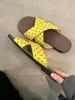 Sandálias rasteirinhas Chuyuji de bolinhas estilo francês para mulheres, adequadas para uso externo no verão, sapatos de fada de 2026 com sola macia e tiras cruzadas