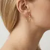 Brincos Dourados em Formato de C Torcido de Novo Estilo, Simples e Sofisticados, para Mulheres, Joia de Brincos Personalizada e Versátil