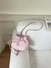 Bolso de cubo con cordón de diseño de nicho moderno transfronterizo para mujer, nuevo bolso de la suerte de nicho versión coreana, bolso de hombro y cruzado de moda