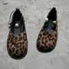 Zapatos de abuela cómodos de talla grande 43 nuevos, de estilo europeo y americano, con suelas blandas 41, zapatos casuales de talla grande al por mayor