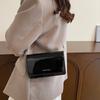 Bolso de Hombro Brillante Sencillo de Moda Bolso de Hombro Retro Bolso de Axila Nuevo Retro para Mujer Invierno 2025 Bolso Cuadrado Pequeño