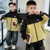 Jaqueta Infantil Primavera e Outono 2026 Estilo Novo de Primavera para Meninos Média e Grande Jaqueta Corta-vento Solta Infantil Estilo Coreano Blusa Solta