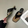 Chuyuji Sandálias de dedo com salto grosso estilo romano para mulheres, calçados de verão para uso externo, novo modelo 2026, sapatos de praia para férias