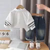 Nueva Ropa de Primavera y Otoño para Niños Sudadera con Cuello Estampado de Letras Conjunto Elegante para Niños y Niñas, Dos Piezas al por Mayor