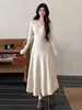 Vestido de Punto de Manga Larga con Cuello en V Estilo Suave Nuevo Otoño/Invierno para Mujer Vestido Base Suéter de Cintura ceñida Estilo Francés Adelgazante de Temperamento