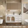 Gabinete de baño de estilo lujo ligero, minimalista y rústico, una combinación de madera maciza para uso doméstico, con un lavabo cerámico integrado para lavarse las manos y la cara
