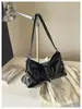 Bolsa Tote de Ombro e Transversal Feminina Grande Capacidade Moda Plissada Transfronteiriça Europeia e Americana Nova Outono/Inverno 2026 Vintage para o Dia a Dia