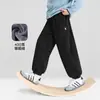 Roupas infantis Zuoxi: calça esportiva com forro de fleece para meninos, nova coleção outono/inverno 2026, calça de moletom quente de inverno para crianças, calças para crianças maiores