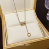 Nuevos Accesorios de Collar de Cintura Pequeña para Mujer Verano Diseño de Nicho Colgante Elegante Exquisito Cadena para Clavícula de Acero de Titanio 18K