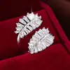 Suministro Exclusivo Transfronterizo de Anillos Ajustables con Diseño Simétrico de Hoja de Plátano de Moda con un Toque de Lujo Ligero e Incrustaciones de Circonita