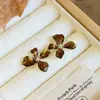 Brincos Flor de Pérola Cor de Café Pintados a Óleo de Alta Qualidade Vintage para Mulheres, Elegantes, Doces, Modernos, Versáteis, Brincos de Tarraxa e Acessórios de Orelha Estilosos