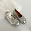Zapatos Mary Jane blancos estilo francés de suela gruesa y pala baja para mujer, nuevo modelo verano 2026, que aumentan la altura, versátiles y adecuados para combinar con faldas