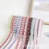 Fita de jacquard fresca e simples com corações e morangos para acabamento de roupas, acabamento de chapéus, acessórios de laço e pequenos materiais florais.