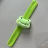 Pulsera de Rana de Peluche Decorativa de Chofle Pulsera de Animales Lindos de Dibujos Animados Anillo de Presión Regalo para Estudiantes Boda Regalo Pequeño