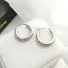 Brincos de Círculo Vazado da Moda Europeia e Americana Versáteis para Mulheres, Distintivos, Simples, Metal Esmaltado, Estilo Frio, Argola de Orelha Francesa